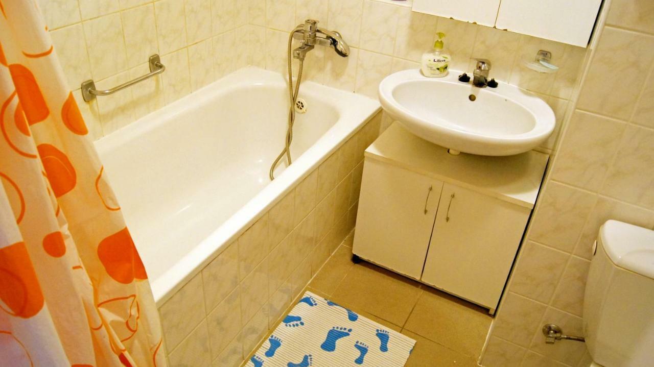 Km House Cerny Most Hostel Prague Ngoại thất bức ảnh