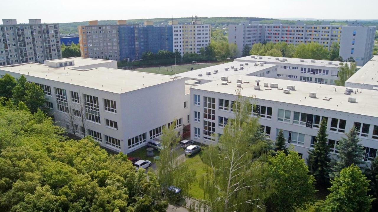 Km House Cerny Most Hostel Prague Ngoại thất bức ảnh
