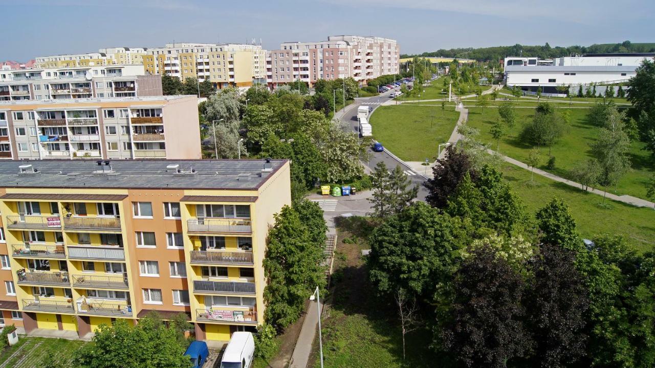Km House Cerny Most Hostel Prague Ngoại thất bức ảnh