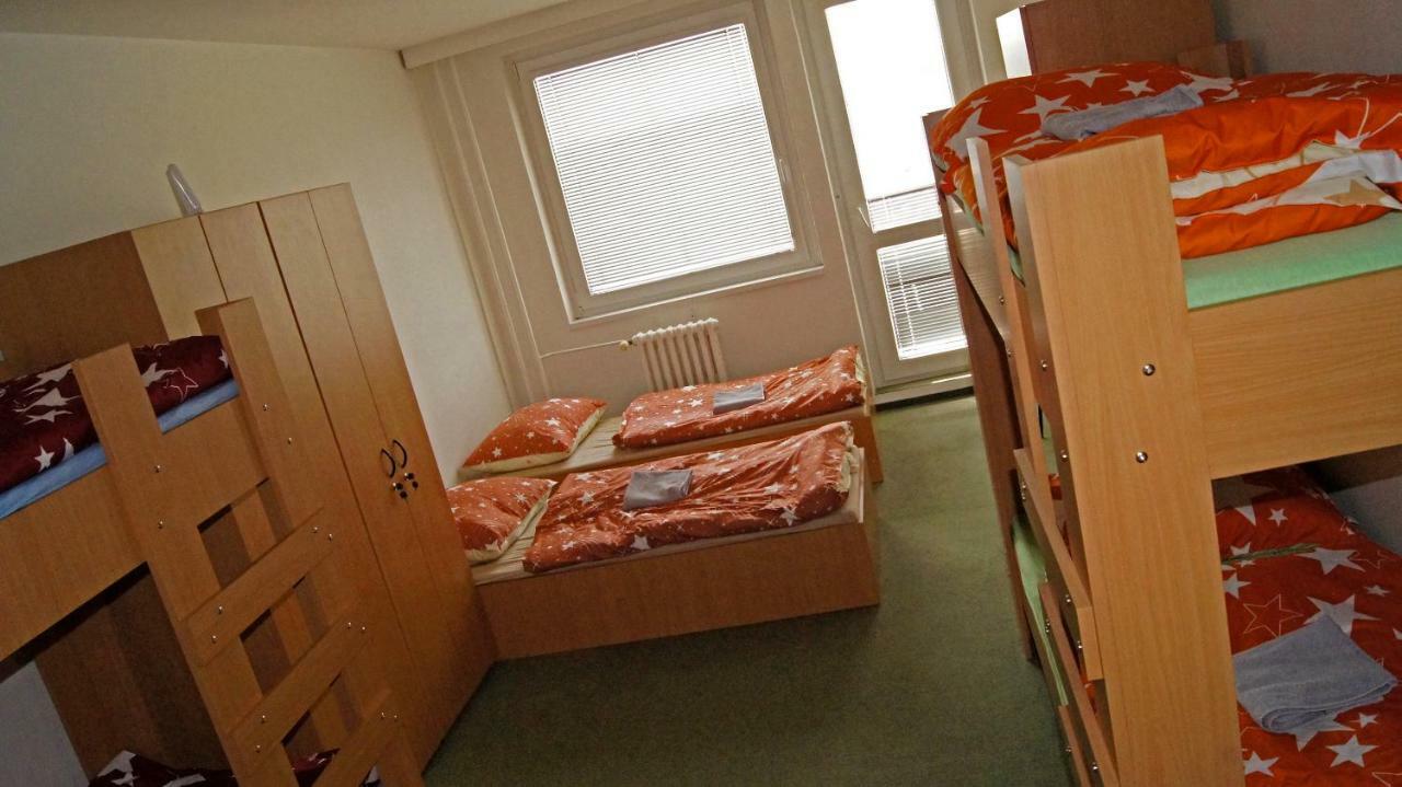 Km House Cerny Most Hostel Prague Ngoại thất bức ảnh