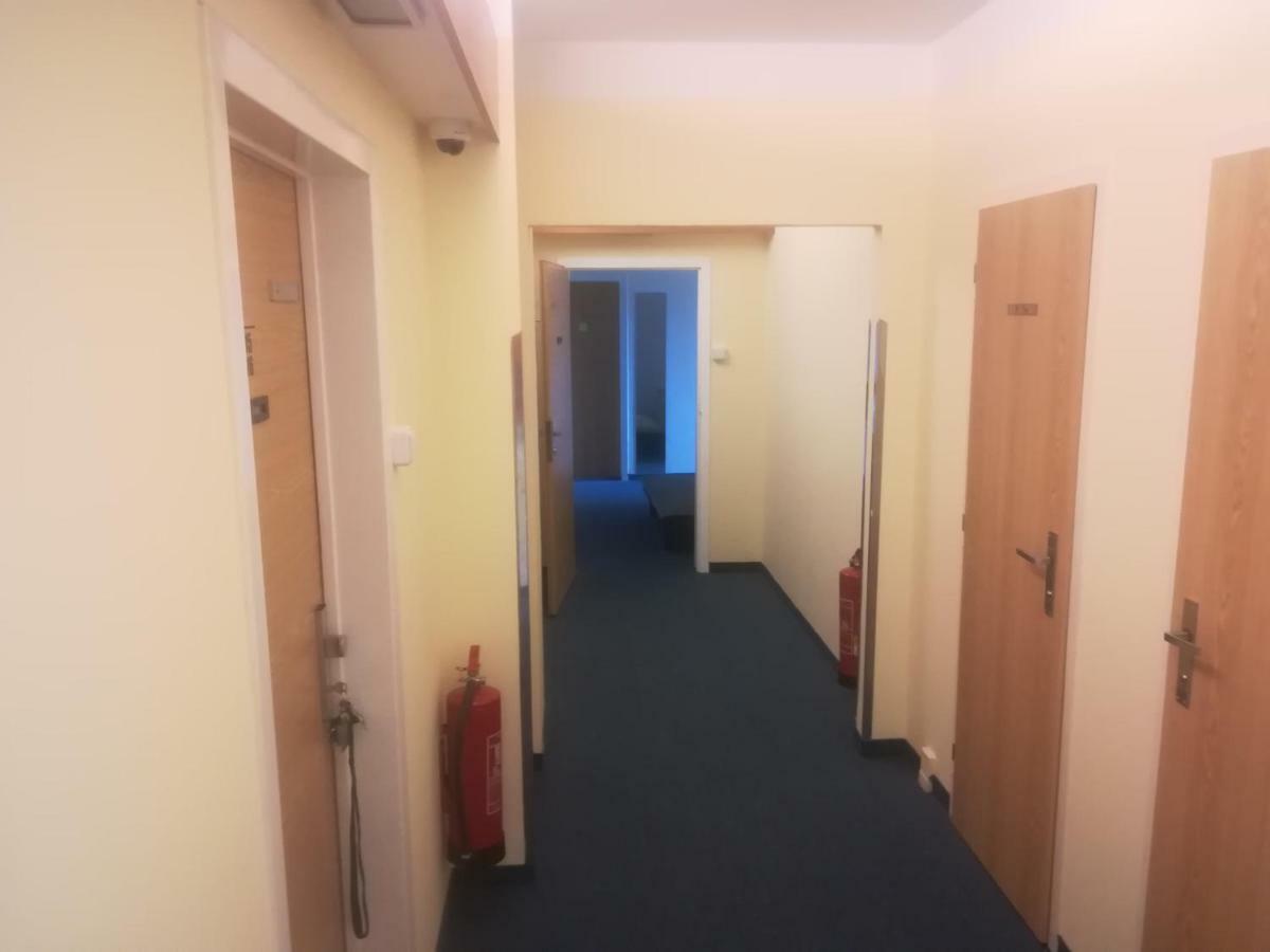 Km House Cerny Most Hostel Prague Ngoại thất bức ảnh