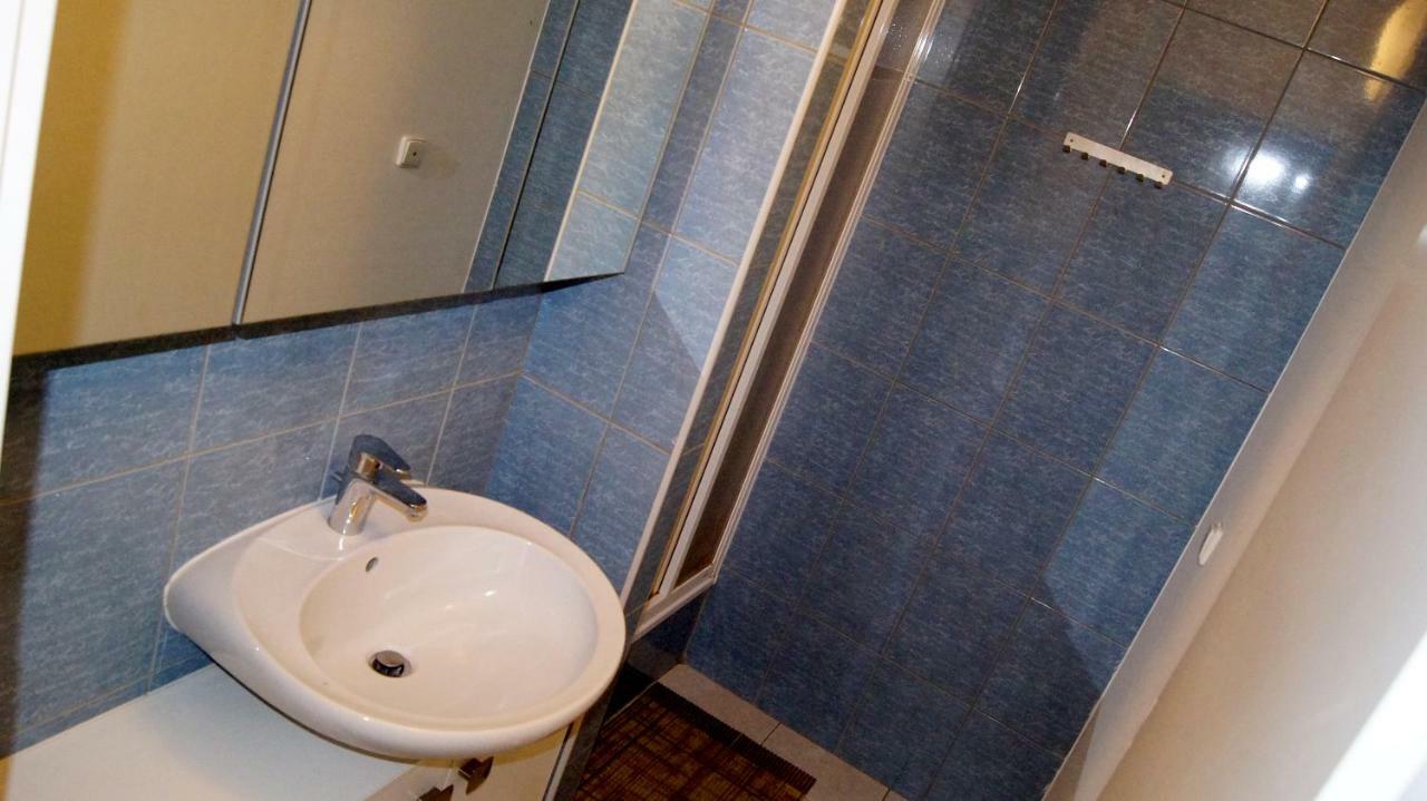 Km House Cerny Most Hostel Prague Ngoại thất bức ảnh