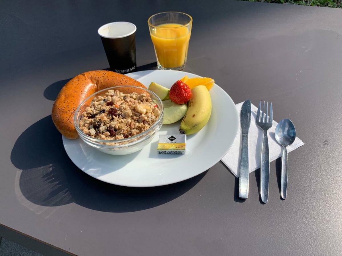 Km House Cerny Most Hostel Prague Ngoại thất bức ảnh