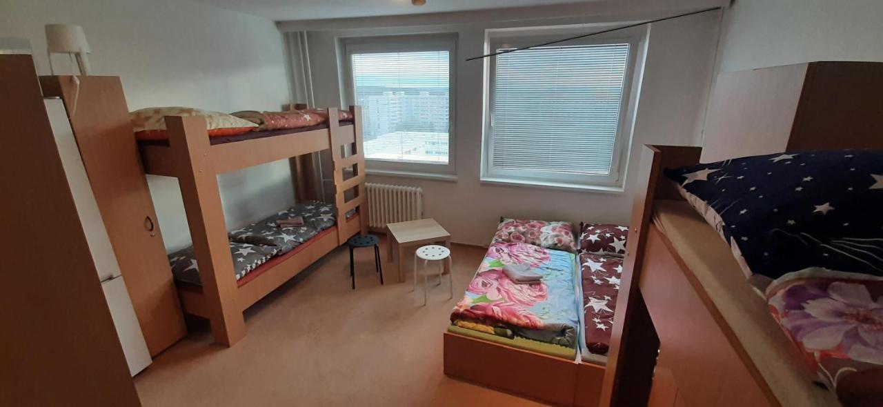 Km House Cerny Most Hostel Prague Ngoại thất bức ảnh